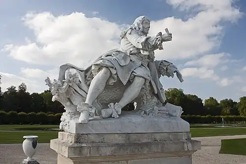 Statue de Molière dans le parc du château de Chantilly.