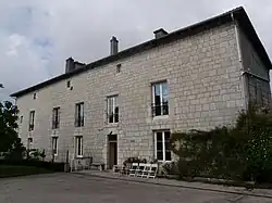 Façade sud-est du château de Couvonges