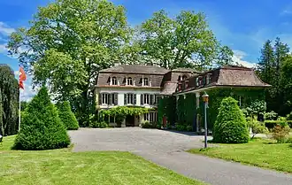 Château de Penthes, chemin de l'Impératrice 18, 46°&nbsp;13′&nbsp;57″&nbsp;N, 6°&nbsp;08′&nbsp;30″&nbsp;E