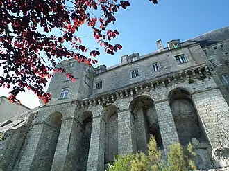 Vue depuis le bas de la falaise de la galerie d'arcade.
