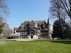 Le château Saint-Hilaire.