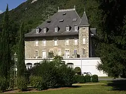 Vue générale du château de Triviers.