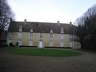 La façade du château de Vauville.