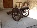 Un des canons de montagne donnés par Louis&nbsp;XIII au château de Virieu, exposés dans la galerie de la cour d'honneur.