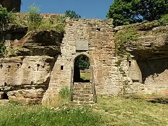 Portail d’entrée de la forteresse avec plaque commémorant la visite de Goethe.