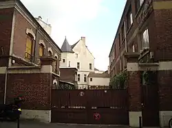 Vue du château de la Reine-Blanche, au no&nbsp;17.