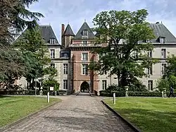 Le château de Savigny, aujourd’hui lycée Corot.