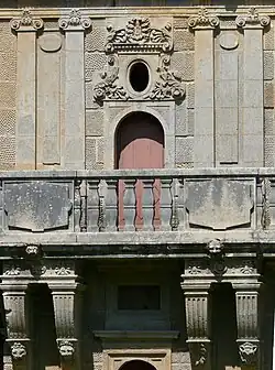 Détail du décor de la façade sur cour