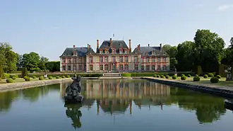 Le château de Breteuil façade nord.