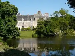 Le château du Pordor dans son parc
