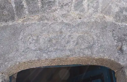 Pierre sculptée portant la date de 1755.