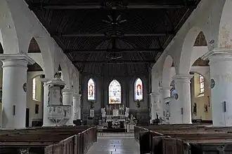 Le chœur vu de la nef.