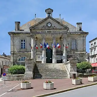 Hôtel de ville de Chateauneuf-sur-Charente.