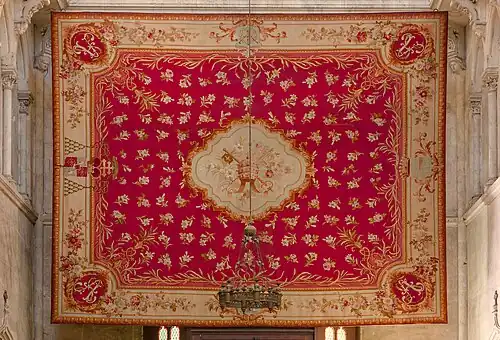 La tapisserie d'Aubusson suspendue dans le croisillon sud de l'église.