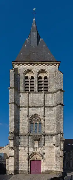 La façade de l'église en 2024.