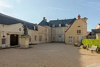 La cour de l'hôtel.