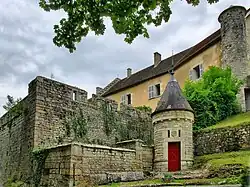 La tour d’entrée.