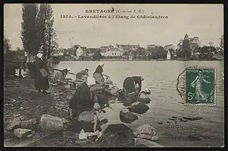 Lavandières à l'étang de Chatelaudren vers 1905 (carte postale Émile Hamonic).