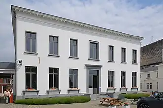 Vue de la façade arrière.