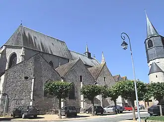 Église Saint-Pierre-et-Saint-Paul et clocher.
