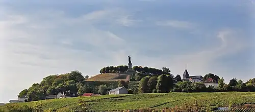 Le village de Châtillon, vu depuis la vallée.