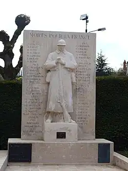 Le monument aux morts.
