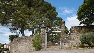 Le portail d'entrée.