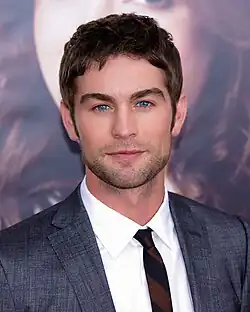 Chace Crawford interprète Nate.