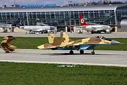 Mikoyan-Gourevitch MiG-29 de la Force aérienne tchadienne atterrissant à l'aéroport de Lviv (Ukraine)