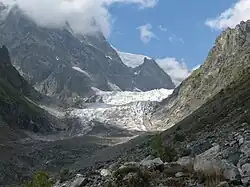 Vue de la vallée du glacier de Tchaladi en Svanétie.