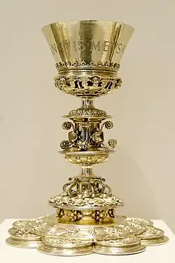 Calice du XVIe&nbsp;siècle portant l'inscription « Sanguis meus vere est potus » (« Mon sang est vraiment un breuvage », Jean 6:55)