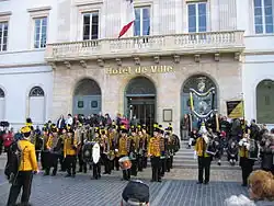 Carnaval : les zingeunerinsel sur le devant de la mairie - 2008.