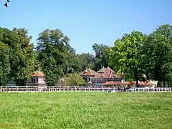 Le haras de Plaisance, au Plessis-Chamant.
