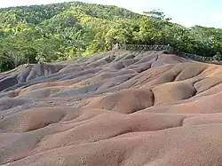 Un aperçu de la terre aux sept couleurs.