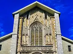 Le fronton de la façade.