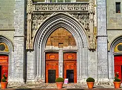 Le portail de la façade.