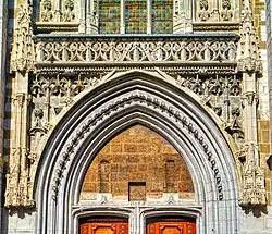 Le portail de la façade avec le tympan.