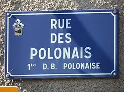 Rue des Polonais, en l'honneur de la 1re&nbsp;DB polonaise.