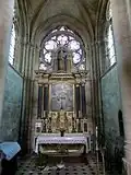 Chœur et retable d'autel.