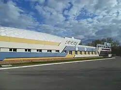 Patinoire et centre sportif.