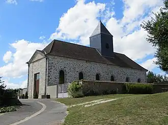 L'église Saint-Serin, à la fois abbatiale et paroissiale, qui était en ruine au milieu du XVIIIe siècle et dû être reconstruite par Jérôme Champion de Cicé, dernier abbé de Chantemerle« Chantemerle, Église Saint-Serein », sur Fondation, la sauvegarde de l'art français (consulté le 20 février 2025).