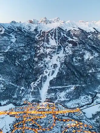 Vue aérienne de la station.