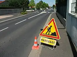 Panneau AK5 pour un chantier de marquage au sol.