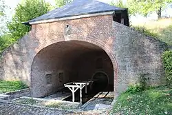 Le lavoir à voûte, rue de Séchelles, sur une partie de l'emplacement de l'ancien château .