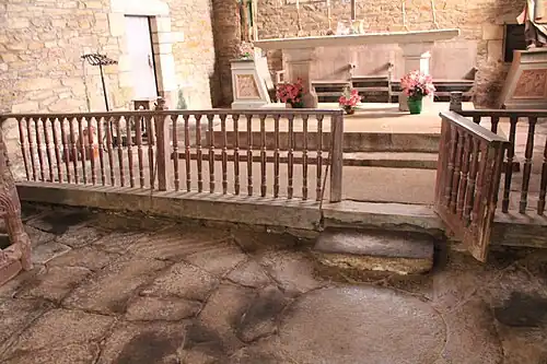 Chœur et dallage de la vesica piscis.