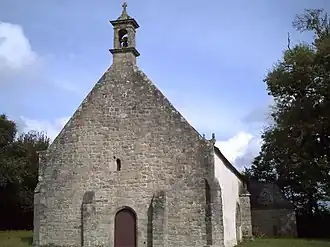 La chapelle Saint-Servais de Pont-Scorff : vue extérieure d'ensemble.