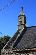La chapelle Sainte-Brigitte : escalier de toit et clocher.