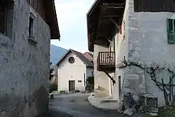 Vue de la rue du village de Verthier.