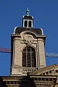 Clocher Nord en septembre 2016. La présence d'une grue au second plan rappelle que l'Hôtel-Dieu est en travaux.