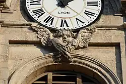 Clocher Sud, clef d'arc d'une baie.